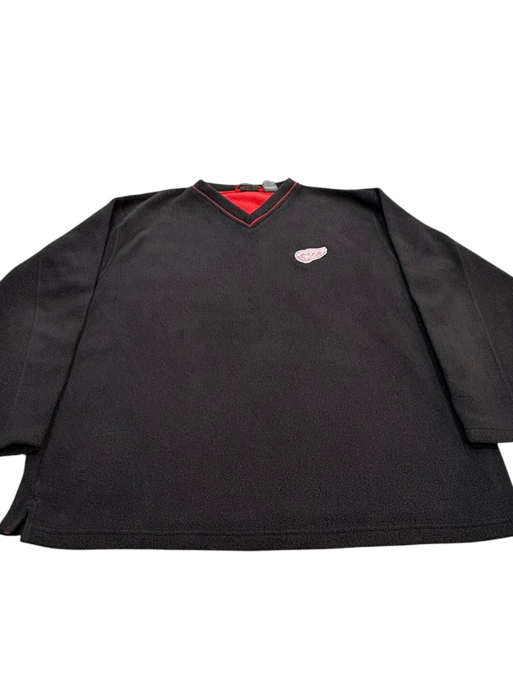 Detroit Red Wings Black Pullover Fleece Sweater with Red Trim. Men’s size large